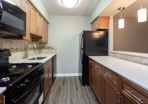 Fountain gardens kitchen with quartz countertop